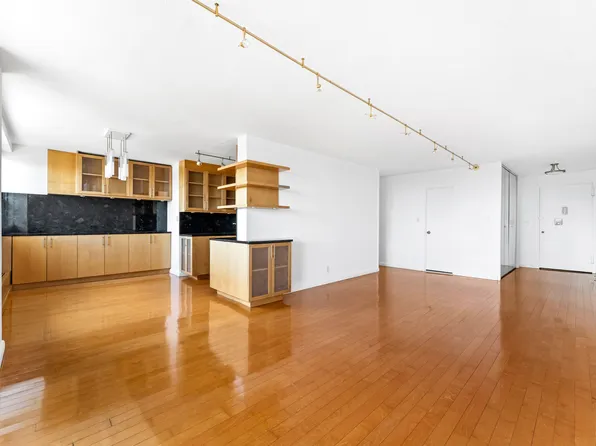 75 Henry Street 28H image 3 of 22