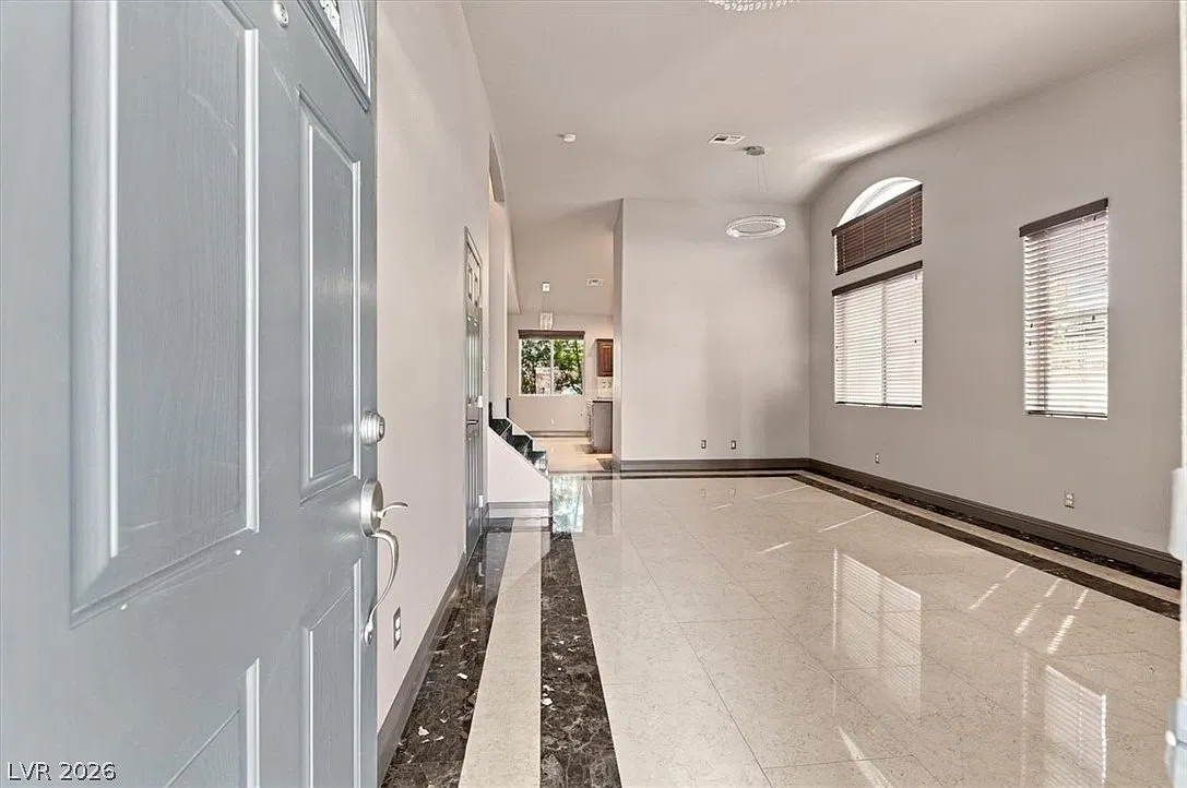 3 bed, 3.0 bath, 2300 sqft, $3,500 — Photo 4