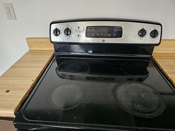 3rd image of 8111 Albany Dr #8111