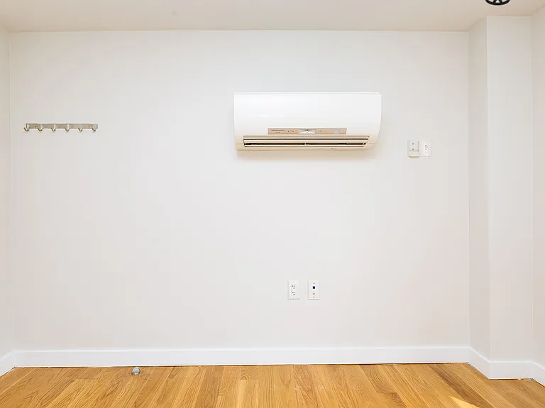 100 Dupont St #1G — Photo 25