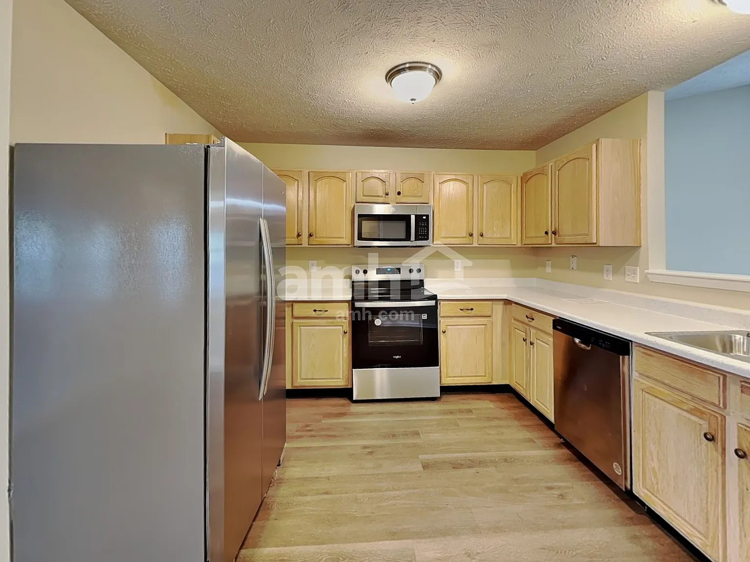 3 bed, 2.0 bath, 1824 sqft, $2,140 — Photo 3