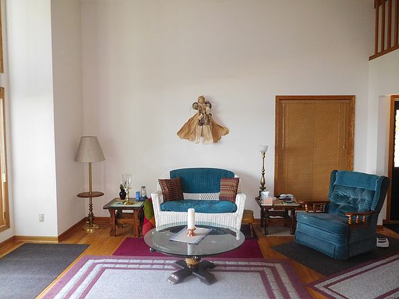 5th image of 2401 Lakeshore Dr