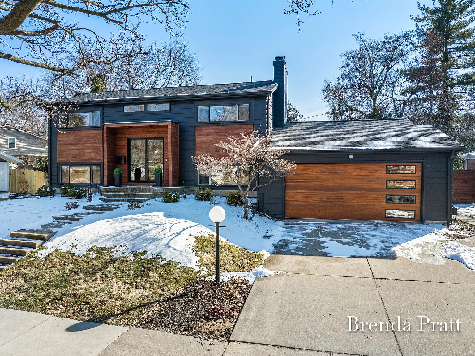 2320 Elmwood Dr SE photo 1