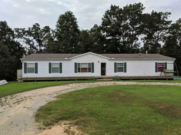 390 Whispering Oaks Ln, Finger, TN 38334