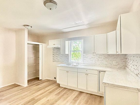 2nd image of 1038 Market St