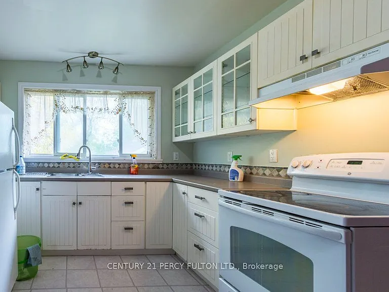 71 Prince Of Wales Dr #MAIN — Photo 3
