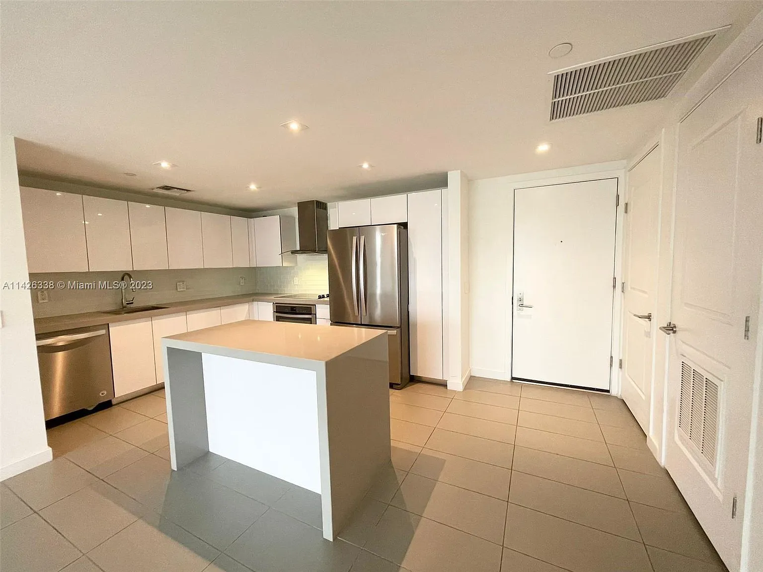 2 bed, 1100 sqft, $3,750 — Photo 4