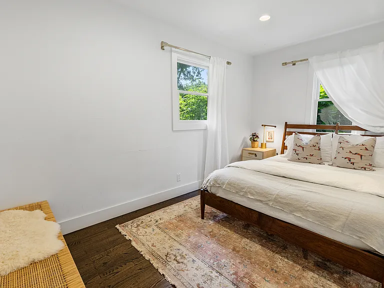 75 Tyrone Dr — Photo 10