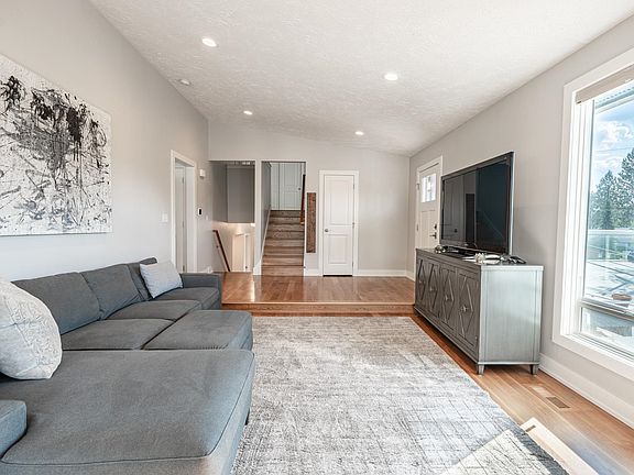 3rd image of 3196 W 21st Ave