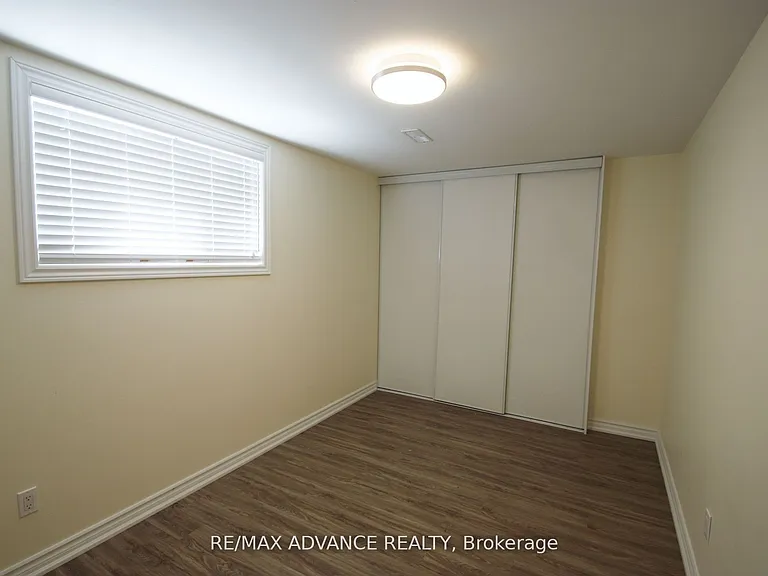 33 Carluke Cres #LOWER — Photo 24