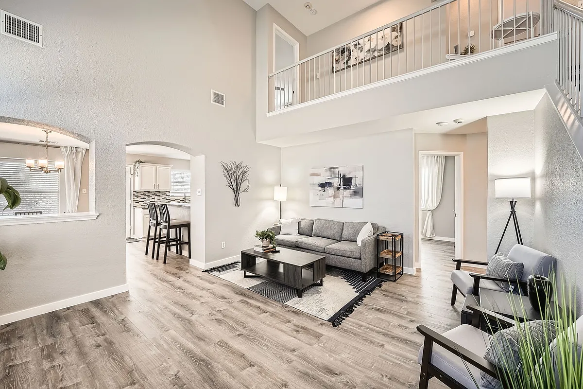 Building Photo - 15213 Rosehip Ln