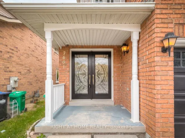 7401 Village Walk, Mississauga, ON L5W 1V7