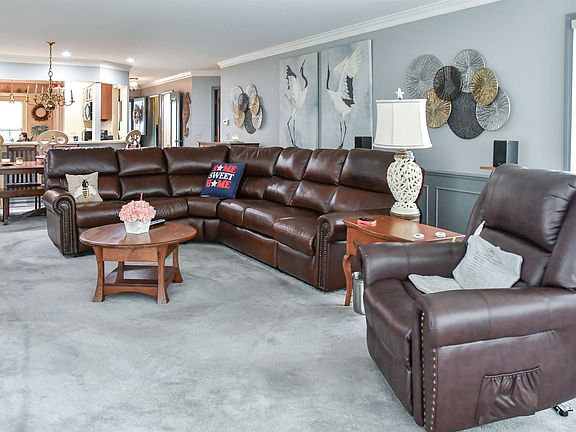 3rd image of 4870 Appletree Ln