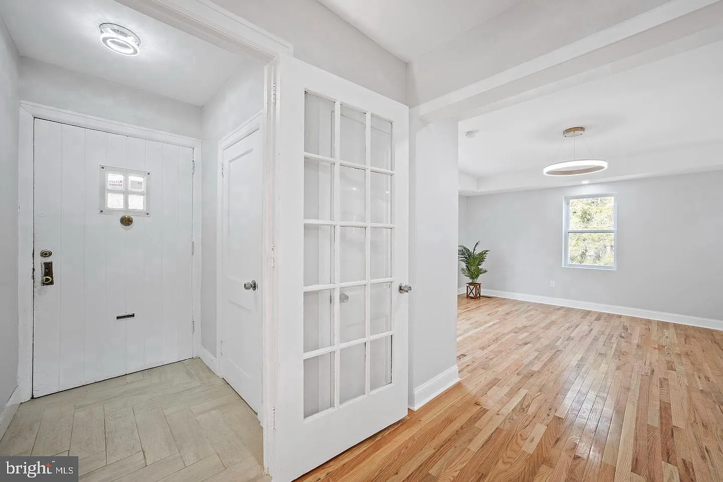5 bed, 6.0 bath, 2691 sqft, $4,200 — Photo 2