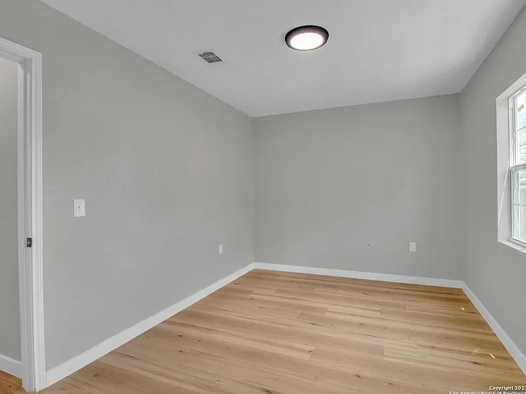 8719 Sleepy Mdws — Photo 4