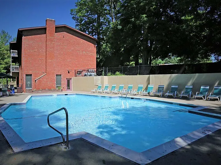16 Mill Creek Dr — Photo 18
