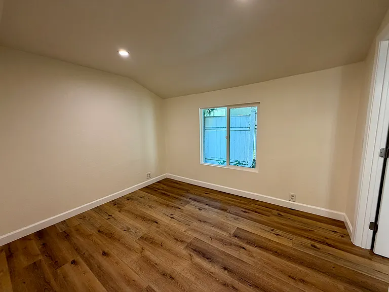 4550 Murietta Ave — Photo 14