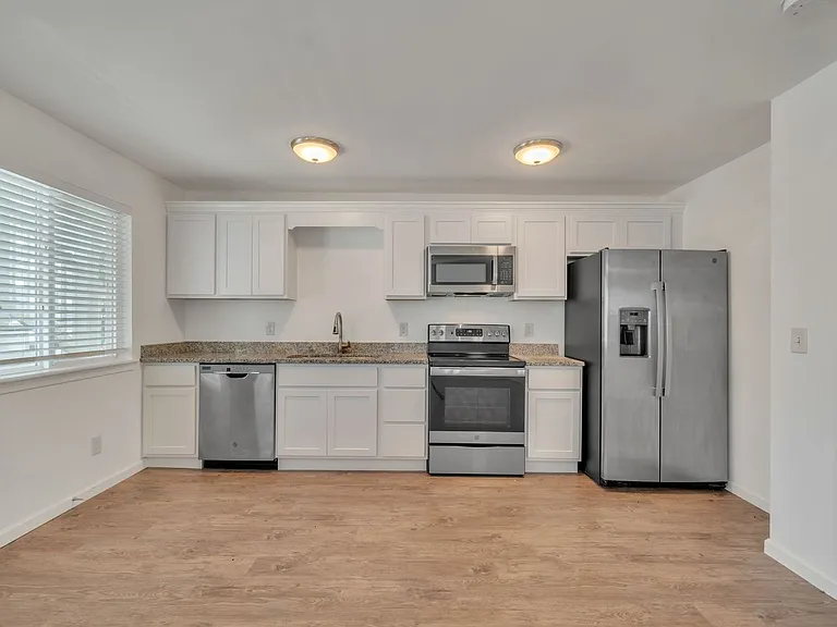 9611 Morwin St — Photo 33