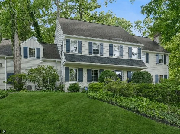 74 Blackburn Rd, Summit City, NJ 07901