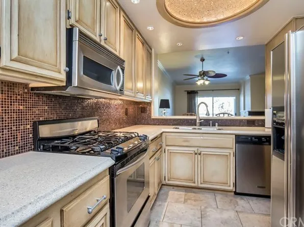 415 Townsquare Ln APT 210, Huntington Beach, CA 92648