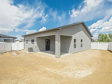 424 Iola Basin St — Photo 9