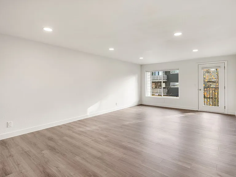 Maple Leaf Residences — Photo 19
