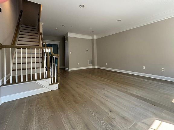 Living room (2nd floor)