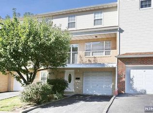 10 Elmwood Dr, Elmwood Park, NJ 07407