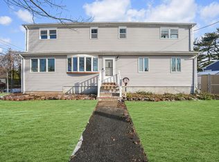 87 Lenox Rd, West Babylon, NY 11704