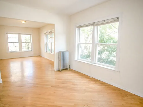 3910 N Pine Grove Ave #3W, Chicago, IL 60613