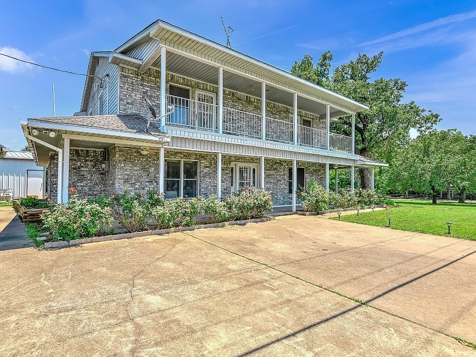 1st image of 410 Churchill Ln