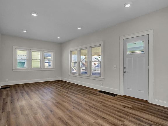 5th image of 1326 N Kealing Ave