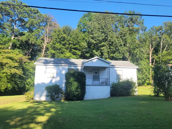 939 Bishop St, Alexander City, AL 35010
