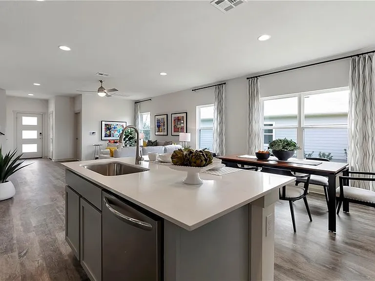 3009 Egan Dr — Photo 6