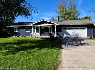 10267 Byron Rd, Howell, MI 48855