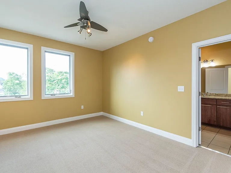 422 E Kirkwood Ave — Photo 48