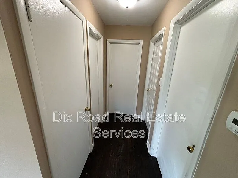 3 bed, 1.0 bath, 1040 sqft, $1,625 — Photo 3