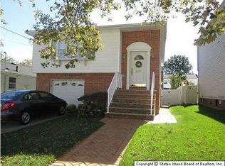 54 Champlain Ave, Staten Island, NY 10306