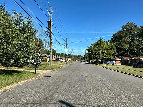 4th image of 828 Rialto Dr