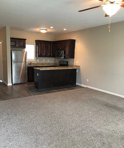 857 S Creekside Dr — Photo 3