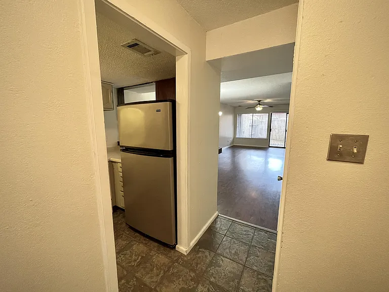 4345 Carter Creek Pkwy — Photo 8