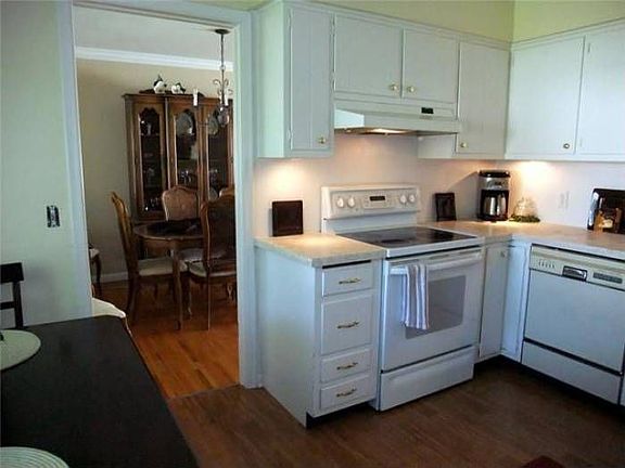3rd image of 1803 Cherrylawn Dr