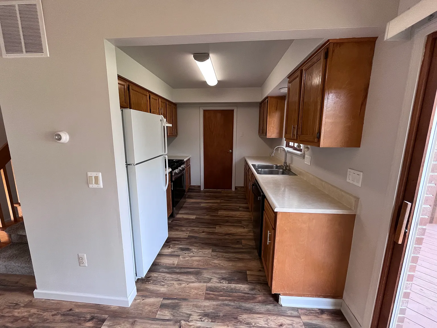 3 bed, 1.5 bath, 1310 sqft, $1,650 — Photo 4