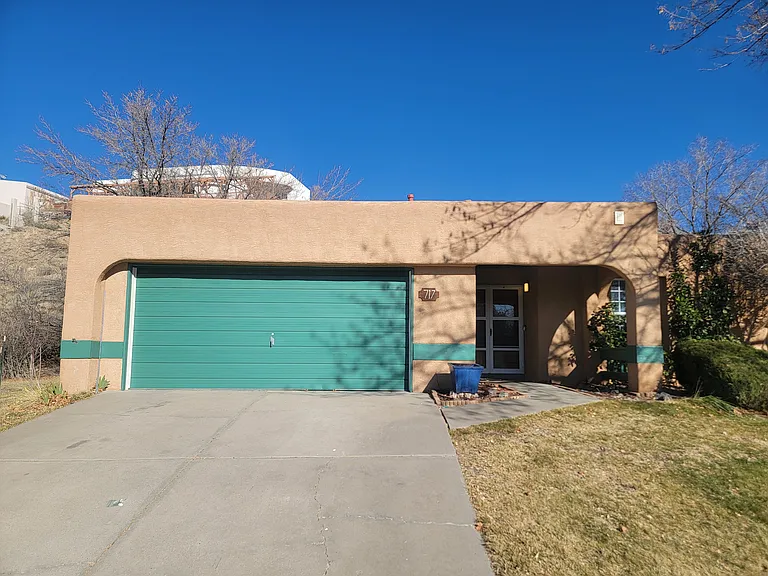 717 Fennel Ct SE — Photo 2