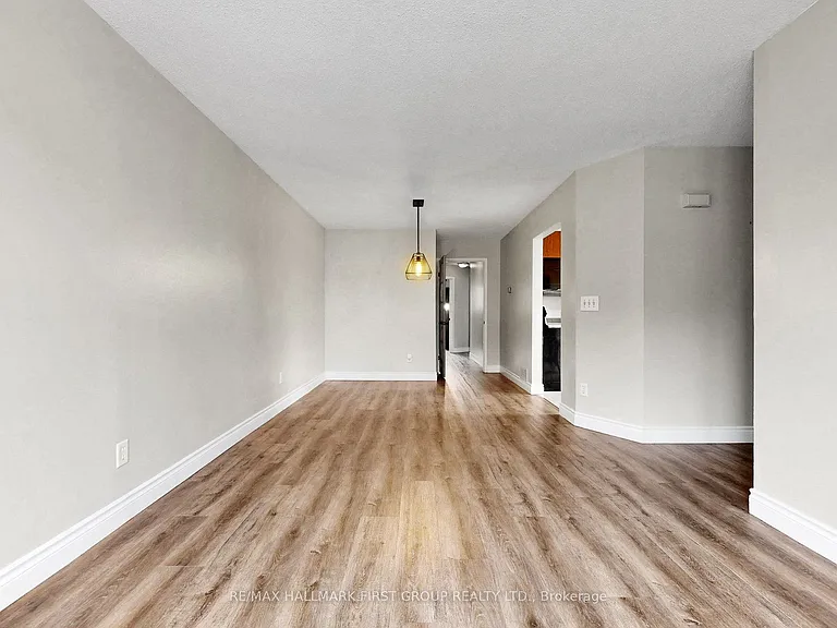 1443 Connery Cres #UPPER — Photo 4