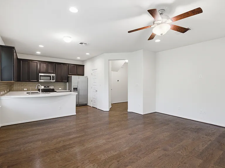 2105 Town Centre Dr #27 — Photo 6