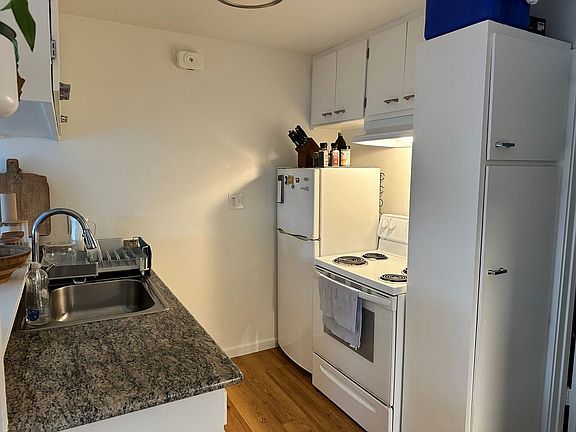 3rd image of 2745 Stuart St APT 4