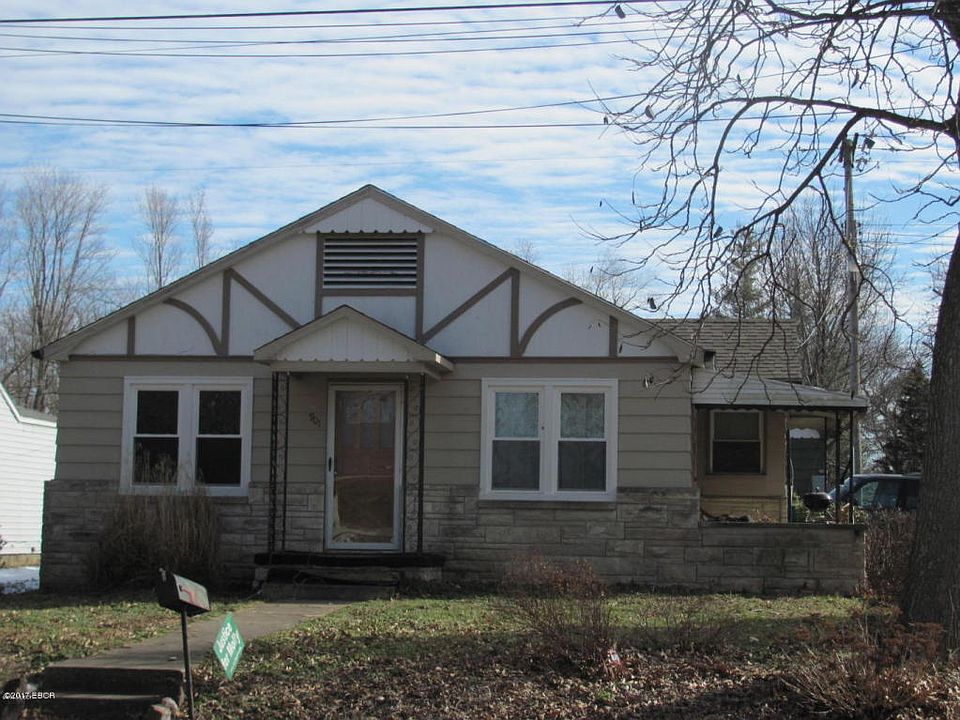 1st image of 901 N Oakland Street Ext
