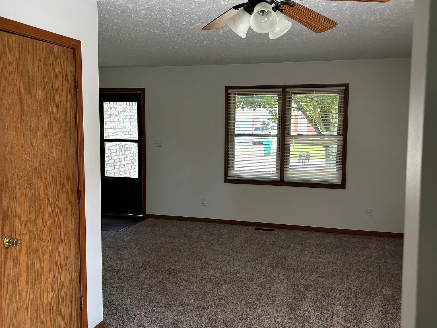 2 bed, 900 sqft, $1,400 — Photo 4