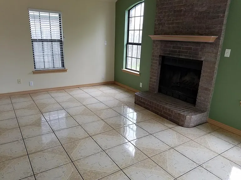 1805 Sharon Dr — Photo 4